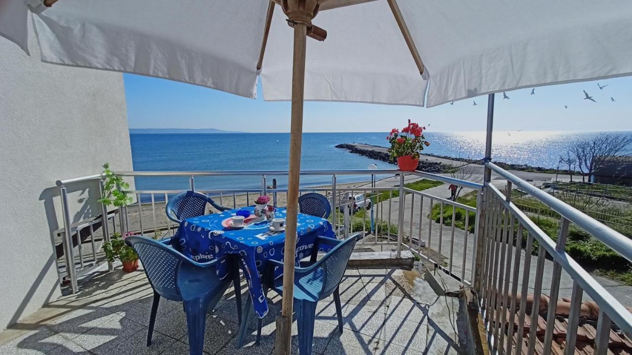 Nikolovi Home Apartments Pomorie Luaran gambar