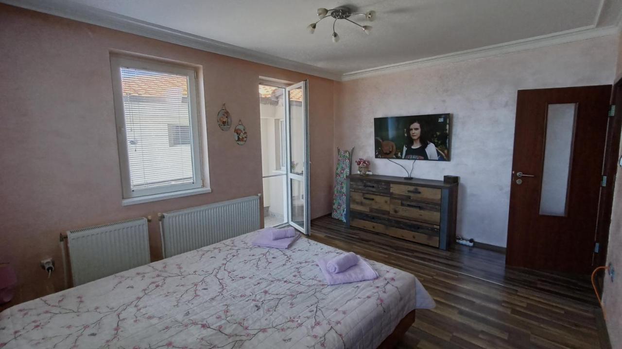 Nikolovi Home Apartments Pomorie Luaran gambar