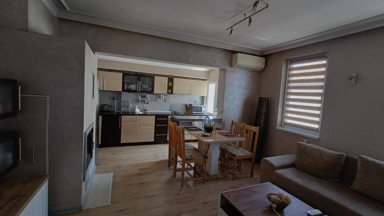 Nikolovi Home Apartments Pomorie Luaran gambar
