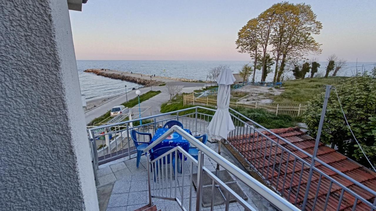 Nikolovi Home Apartments Pomorie Luaran gambar