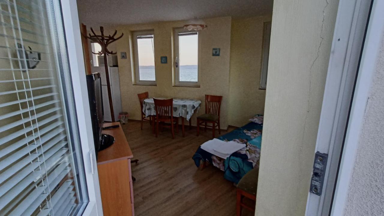 Nikolovi Home Apartments Pomorie Luaran gambar