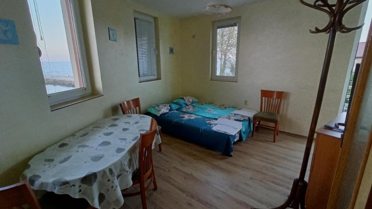 Nikolovi Home Apartments Pomorie Luaran gambar