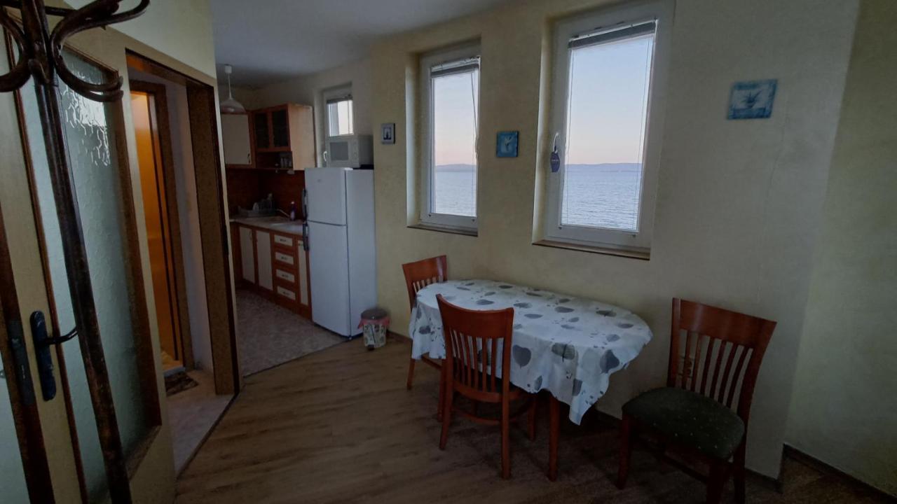 Nikolovi Home Apartments Pomorie Luaran gambar