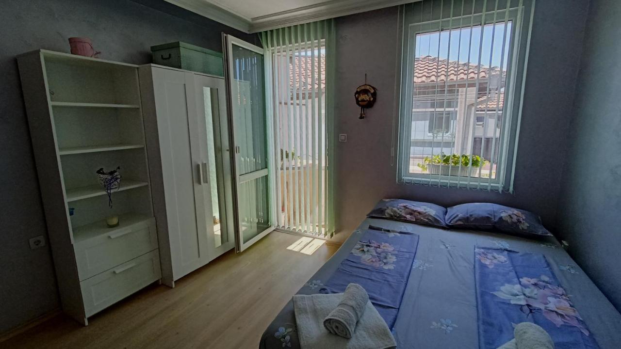 Nikolovi Home Apartments Pomorie Luaran gambar